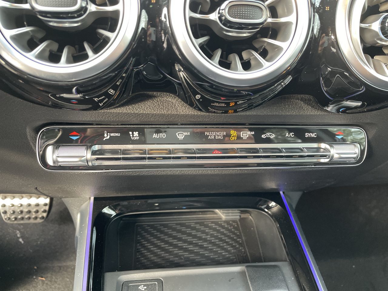 2025 Mercedes-Benz GLB250 in North Vancouver, British Columbia