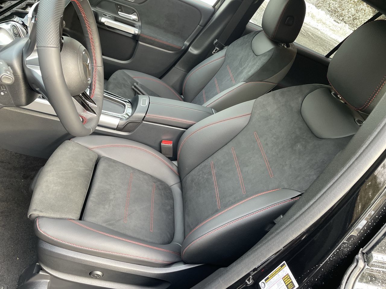 2025 Mercedes-Benz GLB250 in North Vancouver, British Columbia