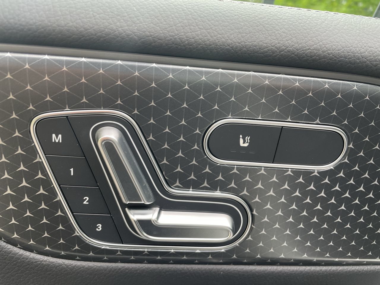 2025 Mercedes-Benz GLB250 in North Vancouver, British Columbia