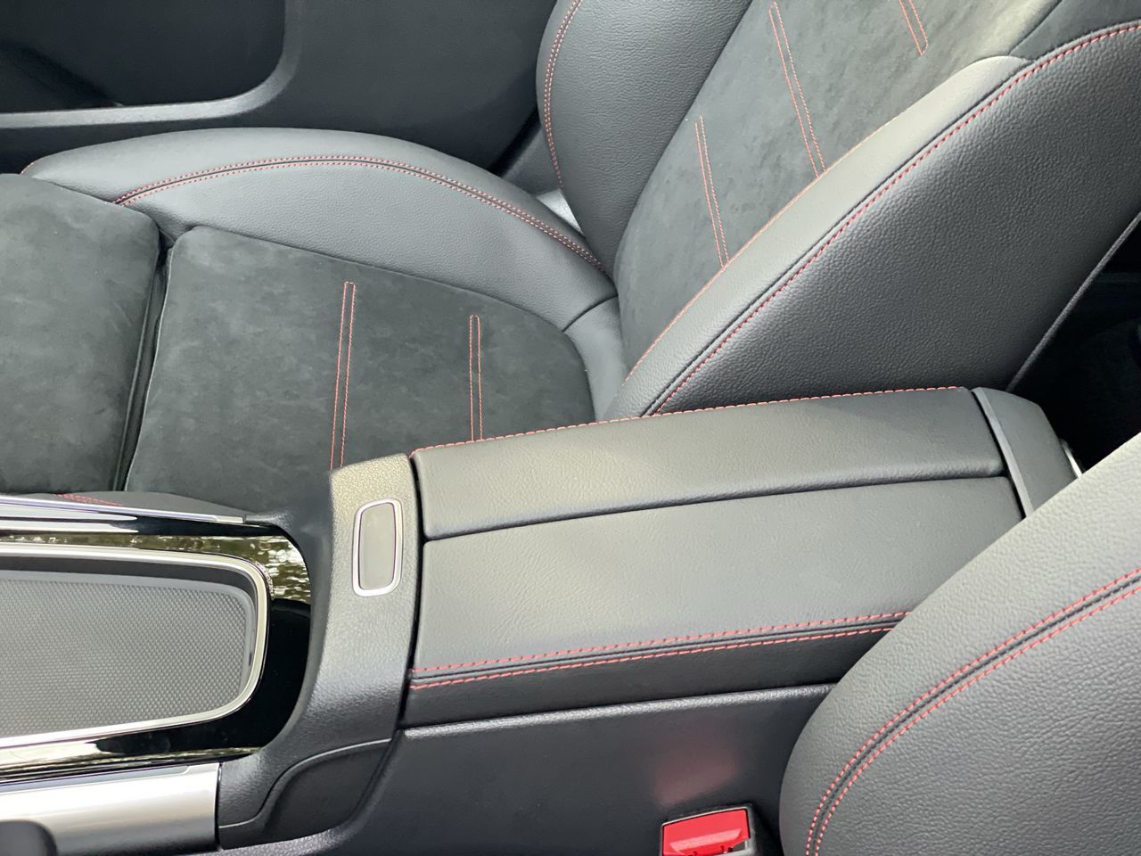 2025 Mercedes-Benz GLB