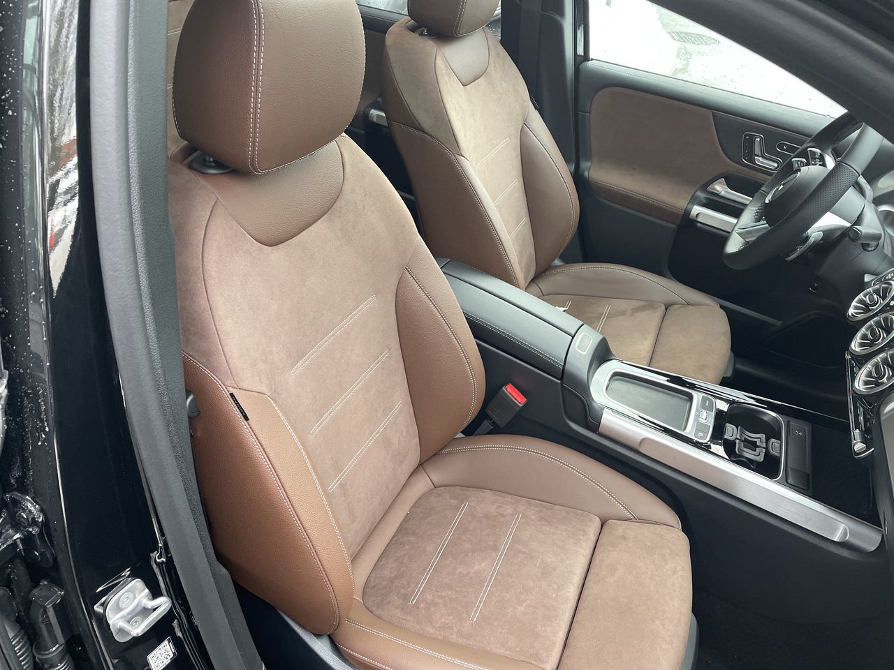 2025 Mercedes-Benz GLB in North Vancouver, British Columbia