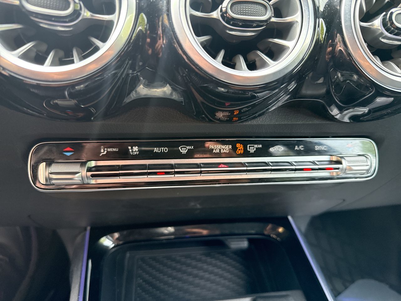 2025  GLB250