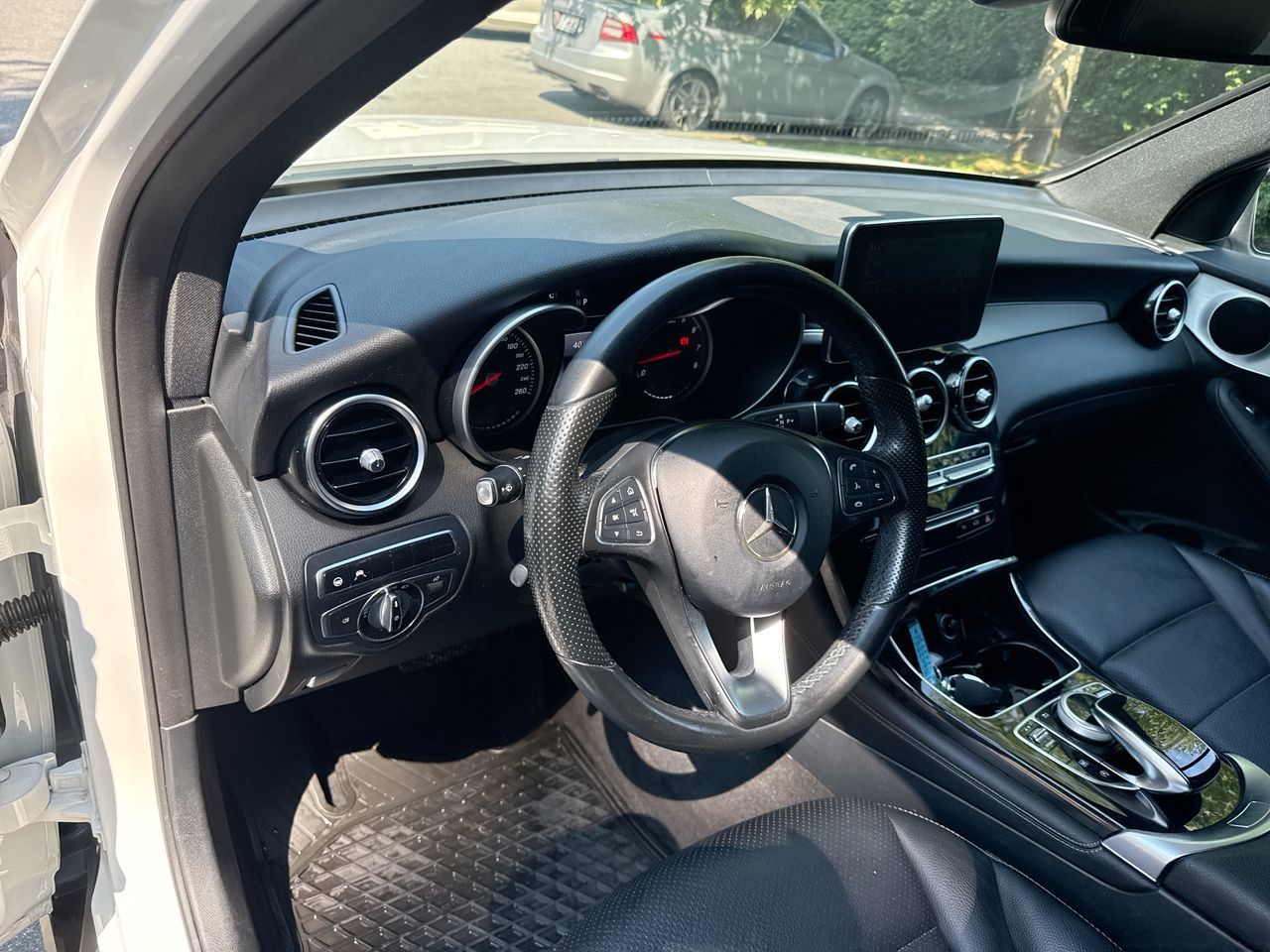 2016 Mercedes-Benz GLC300 in North Vancouver, British Columbia