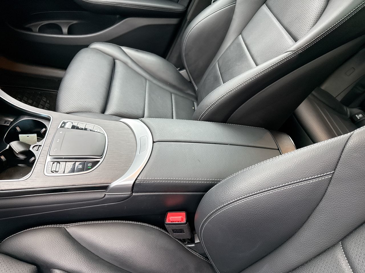 Mercedes-Benz GLC300  2022 à North Vancouver, Colombie-Britannique