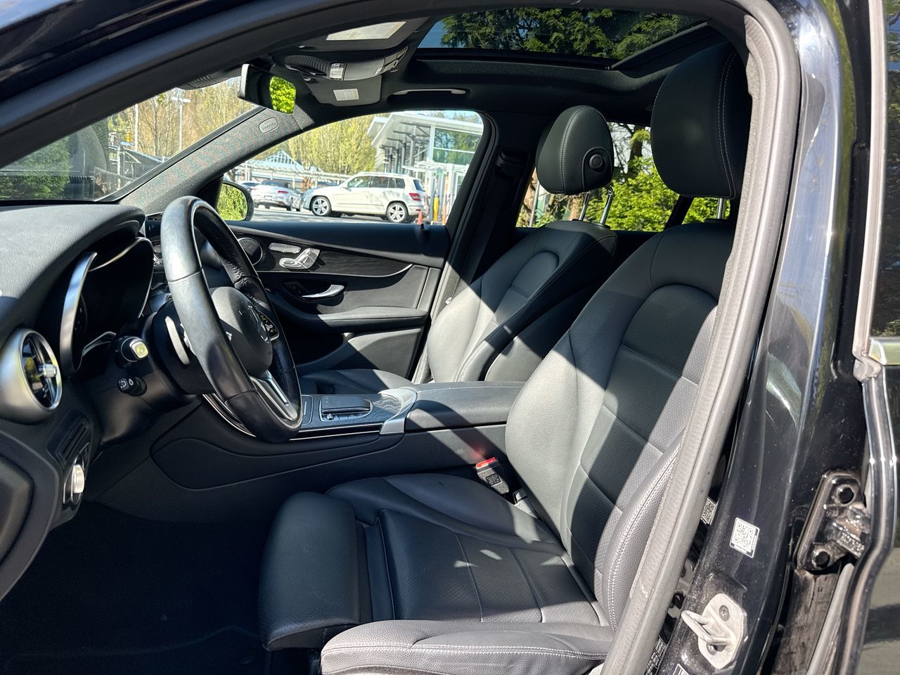 2022  GLC300