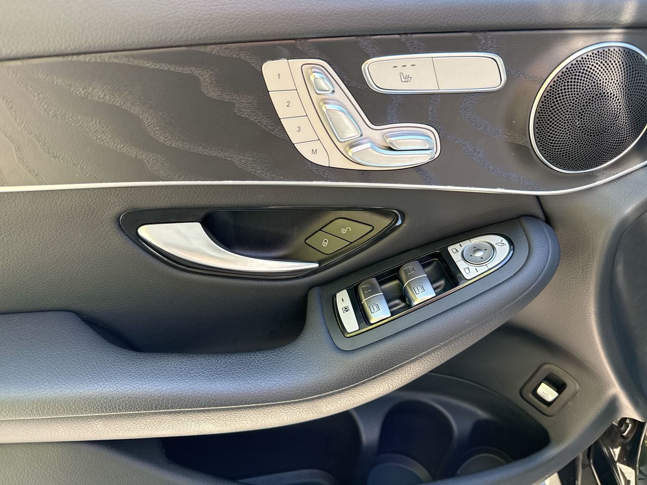 2022  GLC300