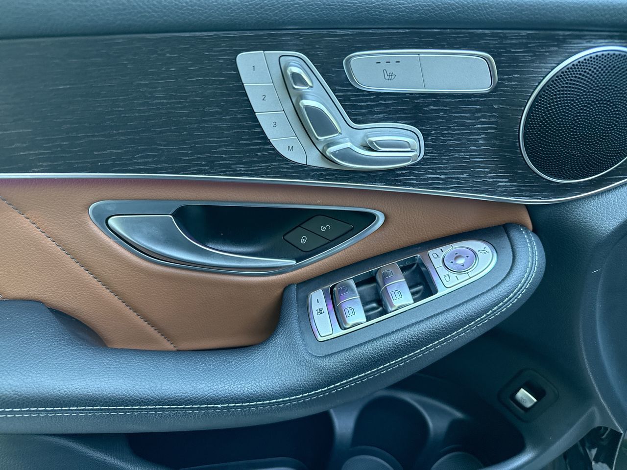 2022  GLC300