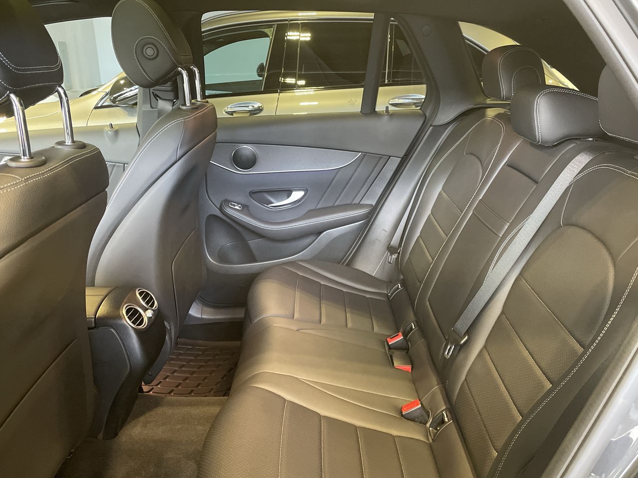 2022  GLC300