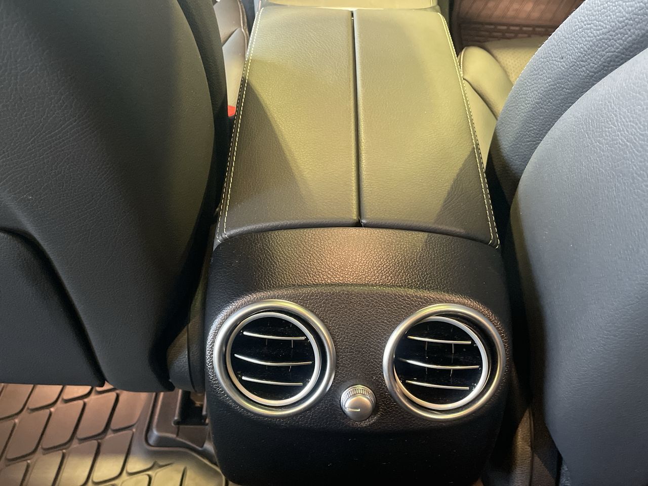 2022  GLC300