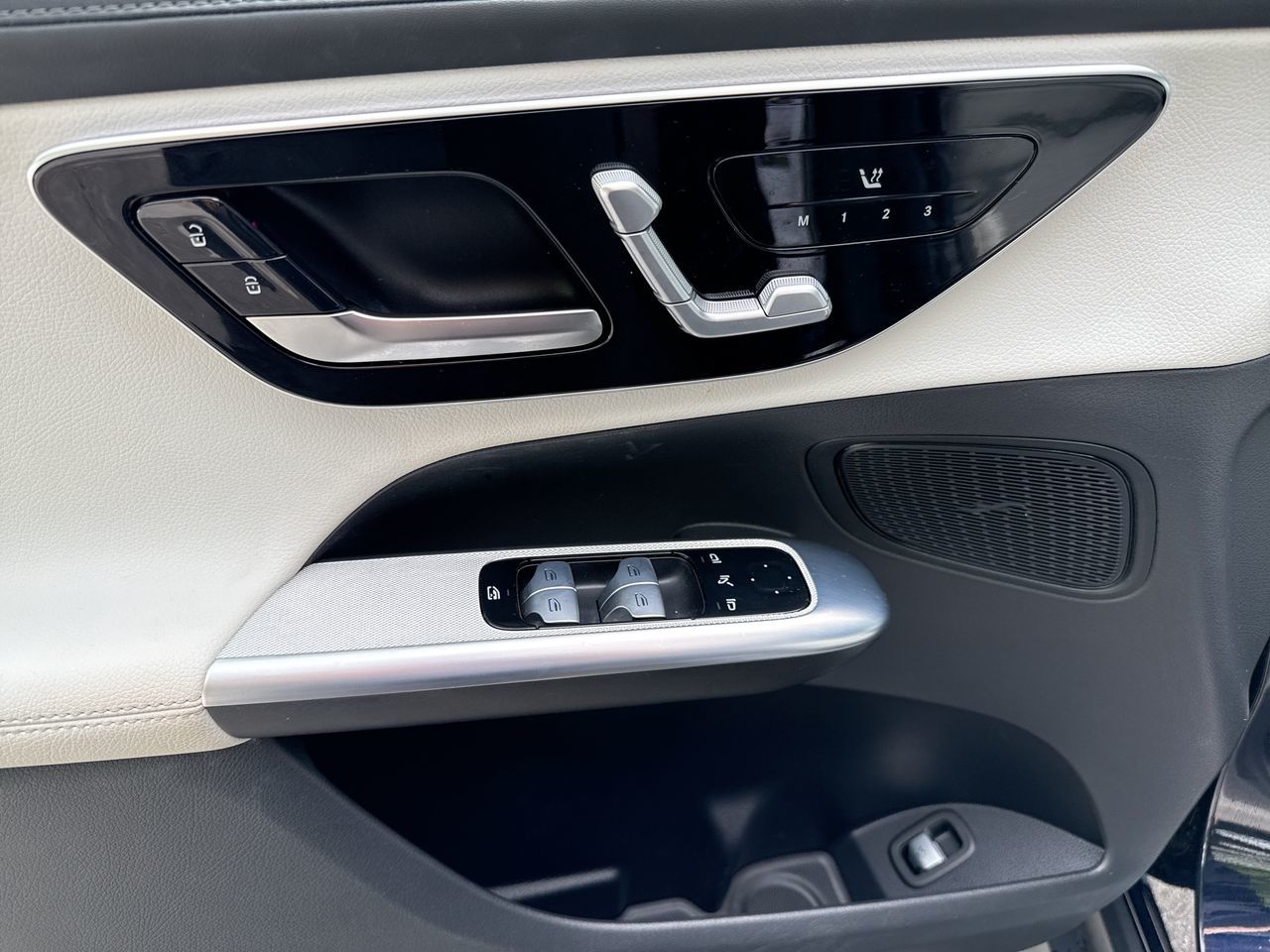 2023  GLC300