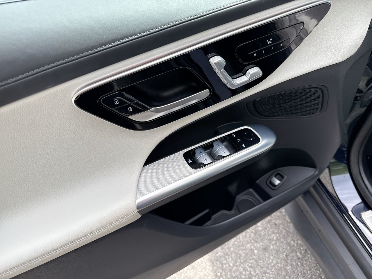 2023  GLC300