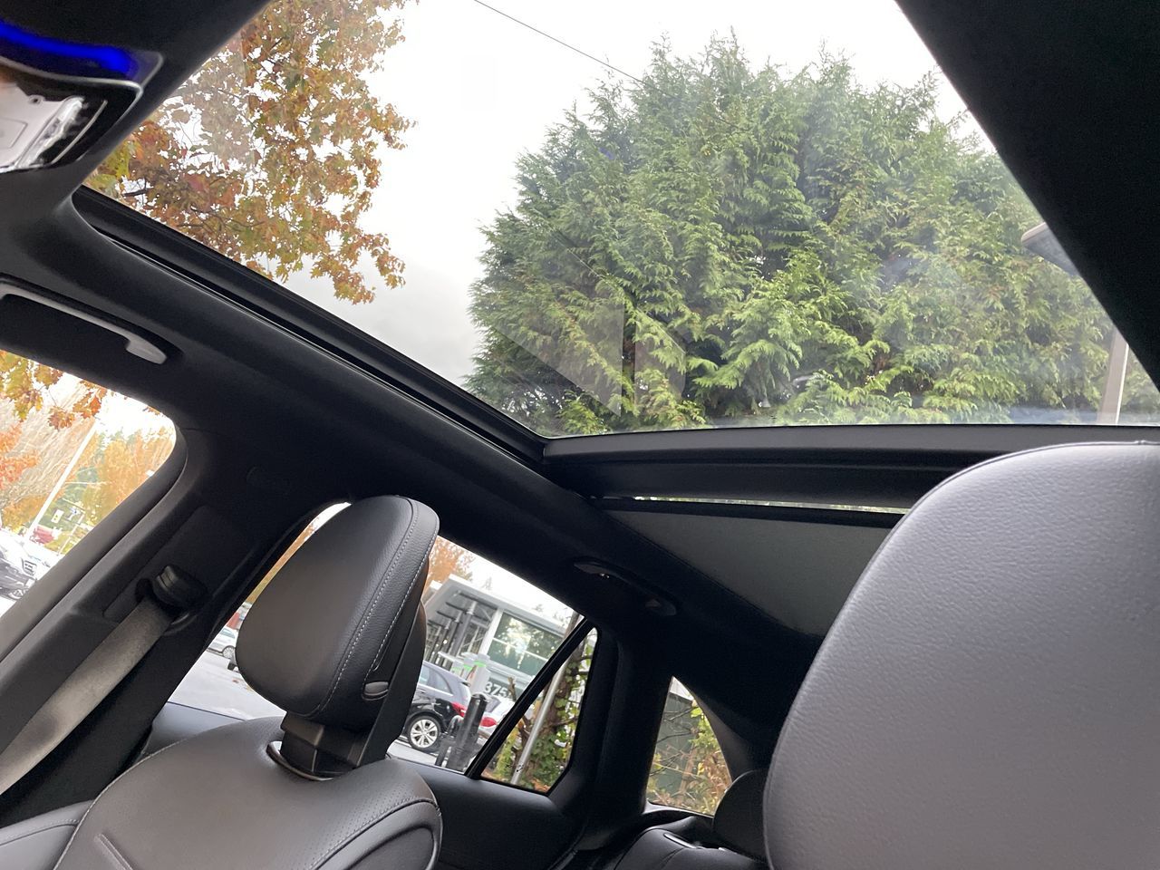 2025 Mercedes-Benz GLC300