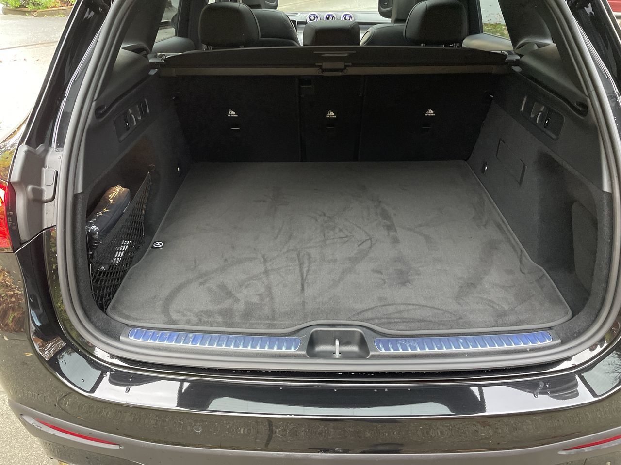 2025 Mercedes-Benz GLC300