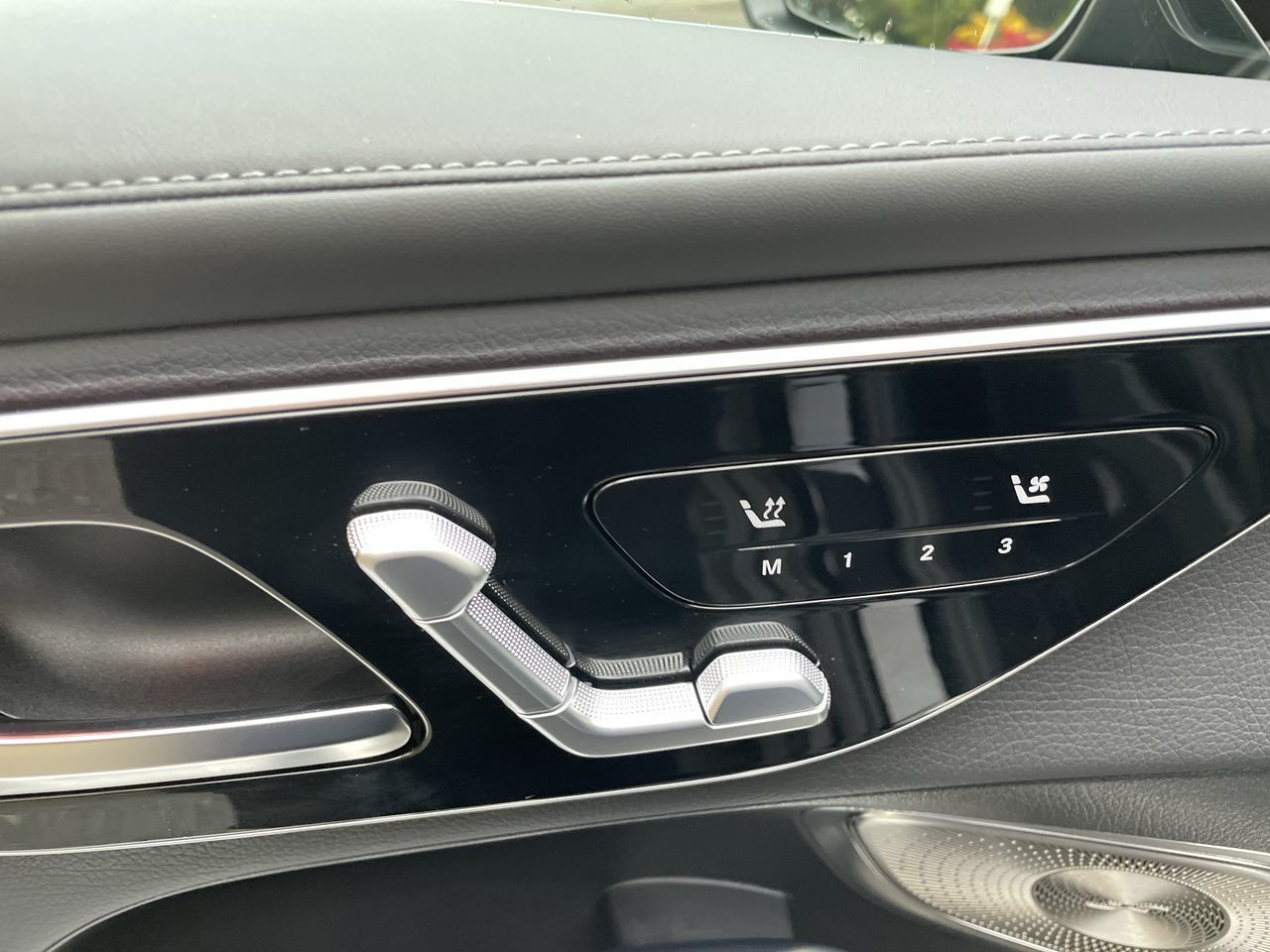 2025 Mercedes-Benz GLC300