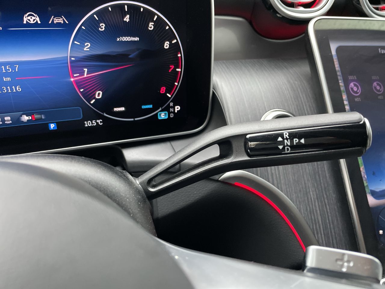 2025 Mercedes-Benz GLC300