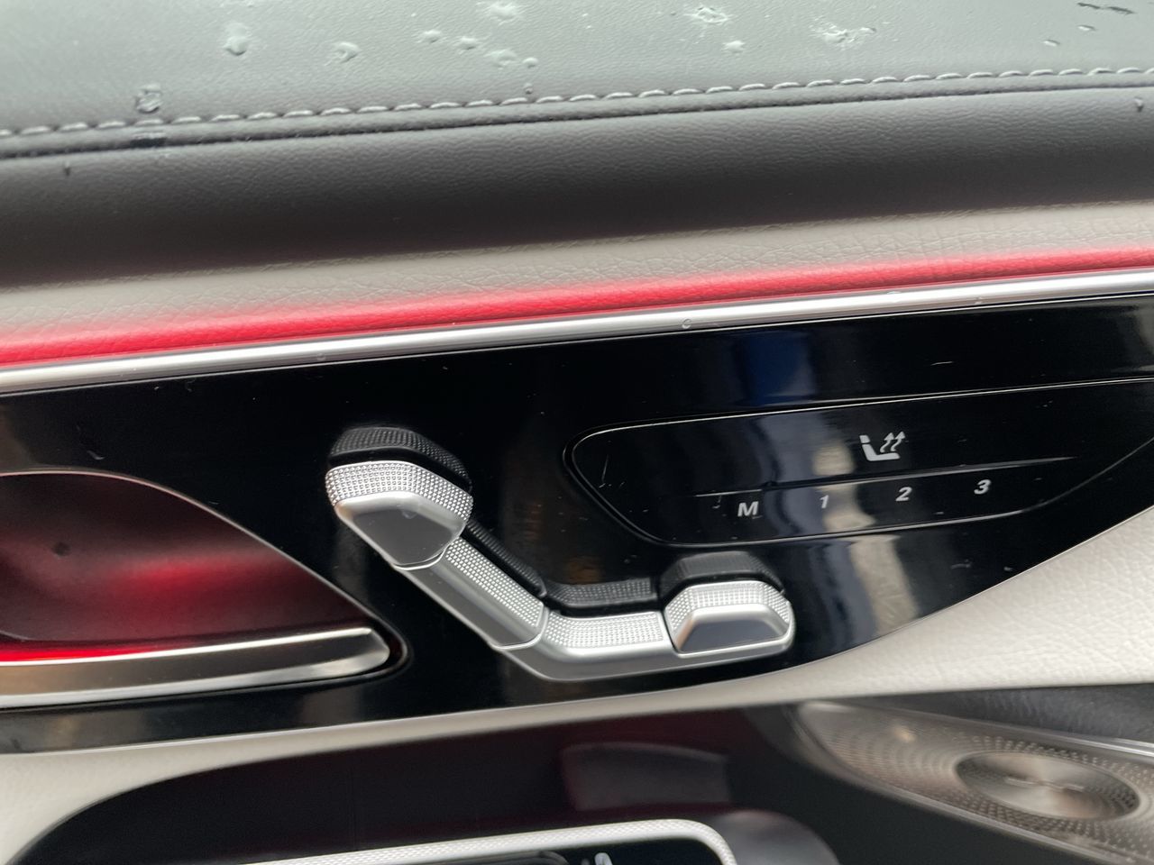 2025 Mercedes-Benz GLC300