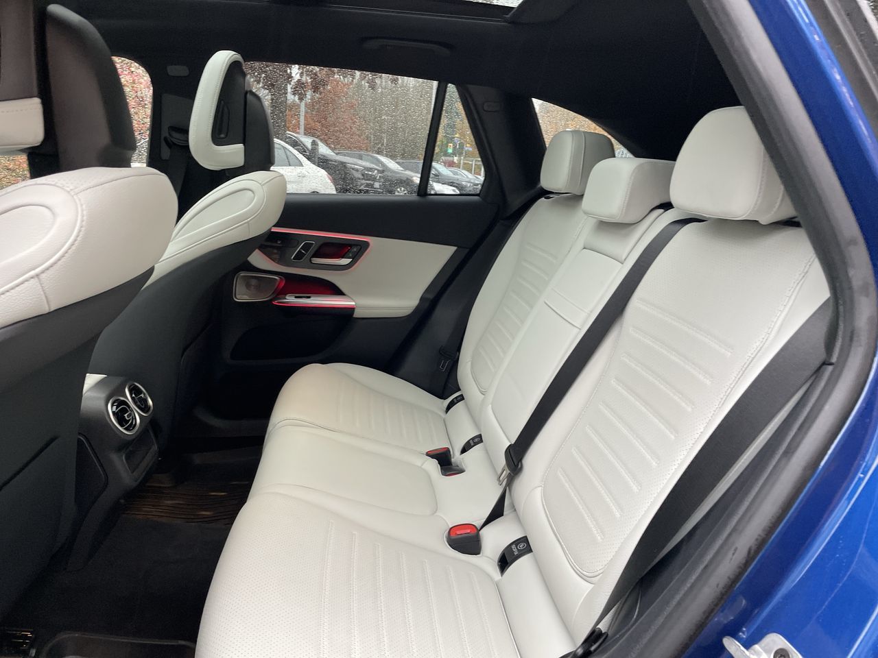 2025 Mercedes-Benz GLC300