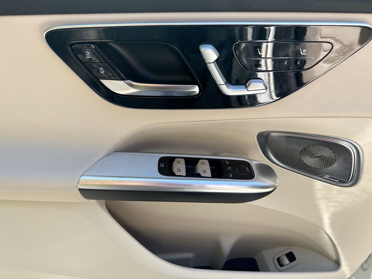 2026 Mercedes-Benz GLC300