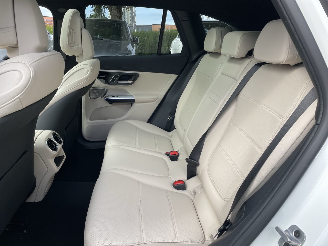 2026 Mercedes-Benz GLC300
