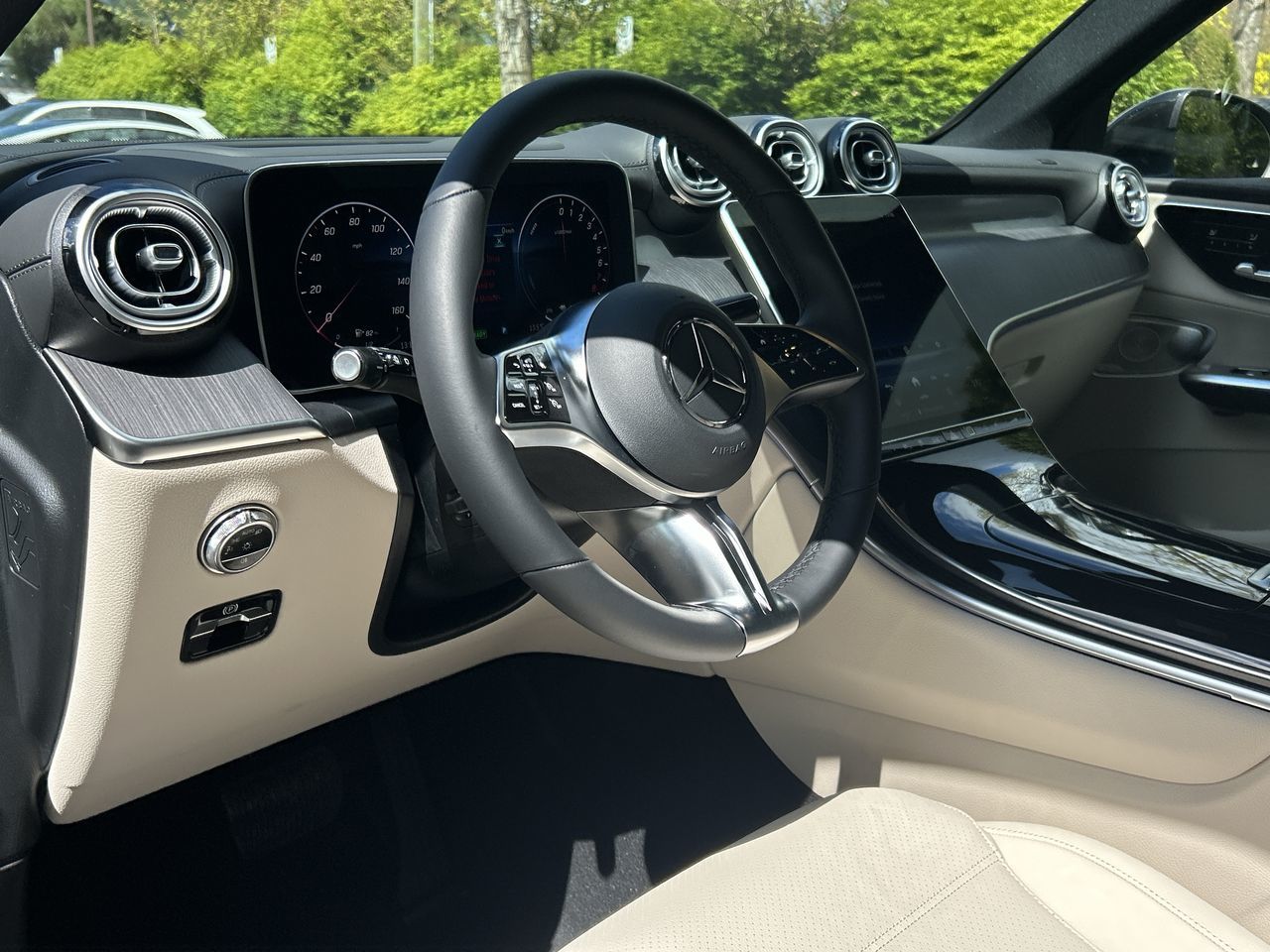 2025 Mercedes-Benz GLC Plug-in Hybrid in North Vancouver, British Columbia