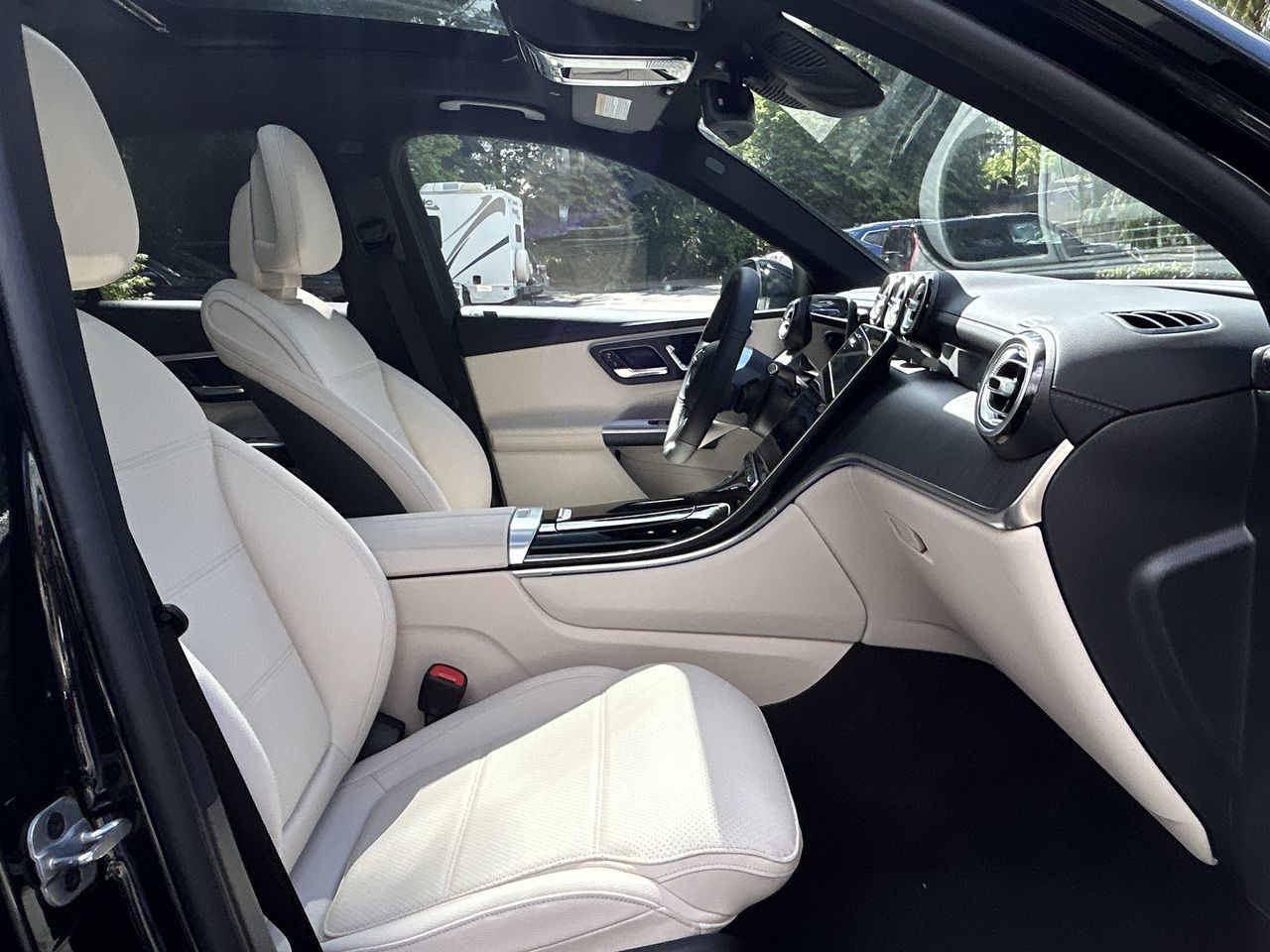 2025 Mercedes-Benz GLC Plug-in Hybrid in North Vancouver, British Columbia