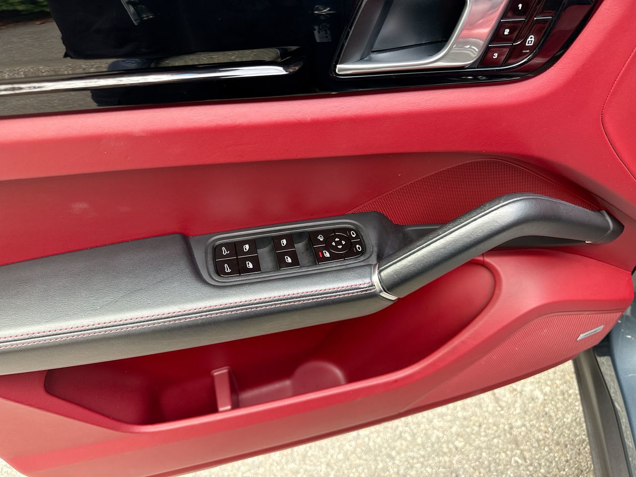 2020  Cayenne