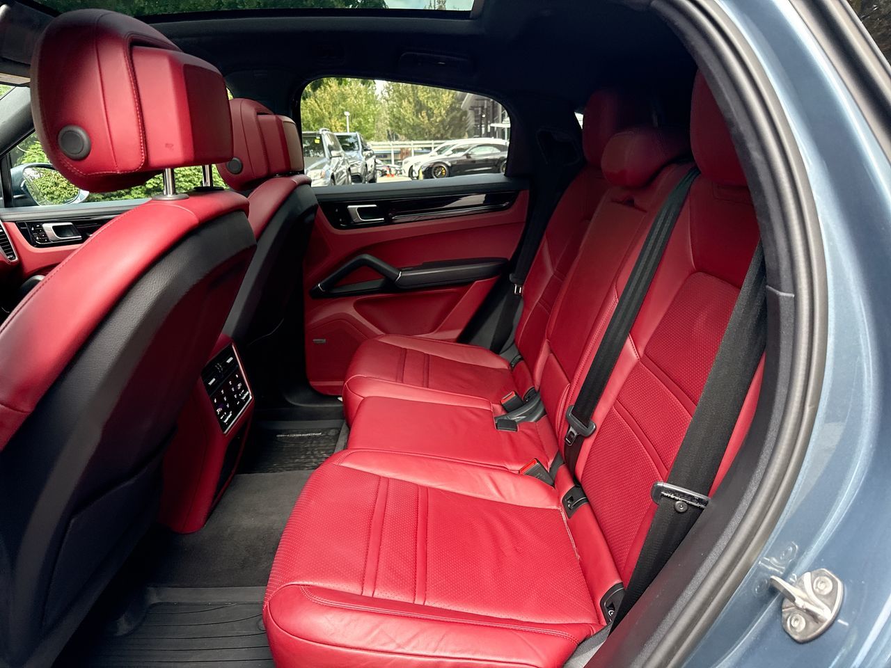 2020  Cayenne