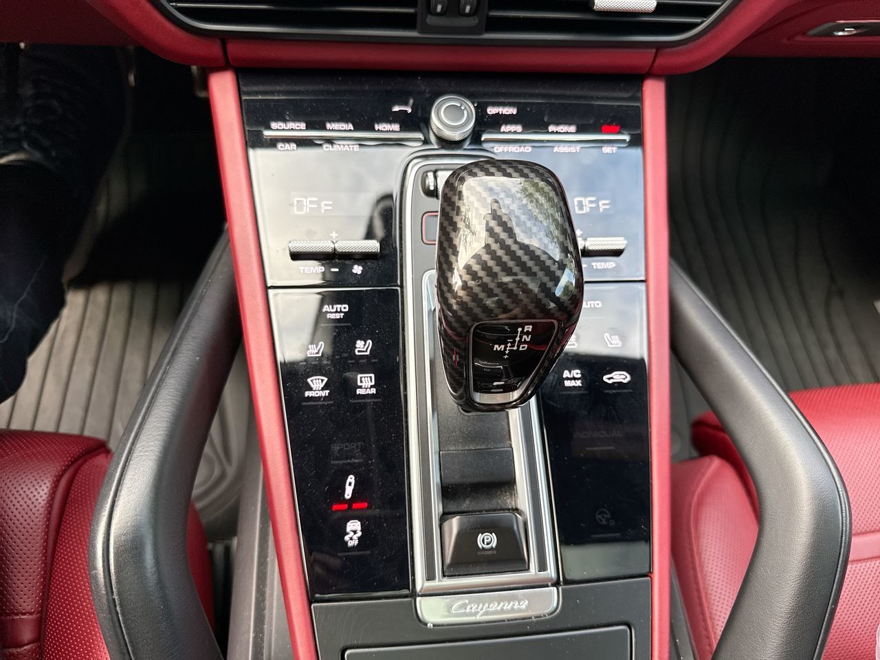 2020  Cayenne