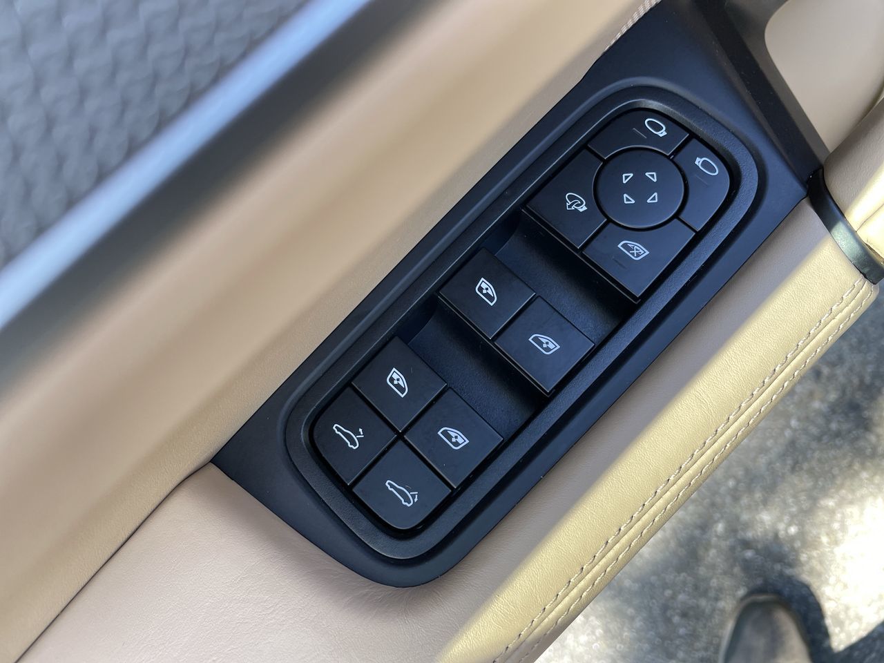 2024 Porsche Cayenne in North Vancouver, British Columbia