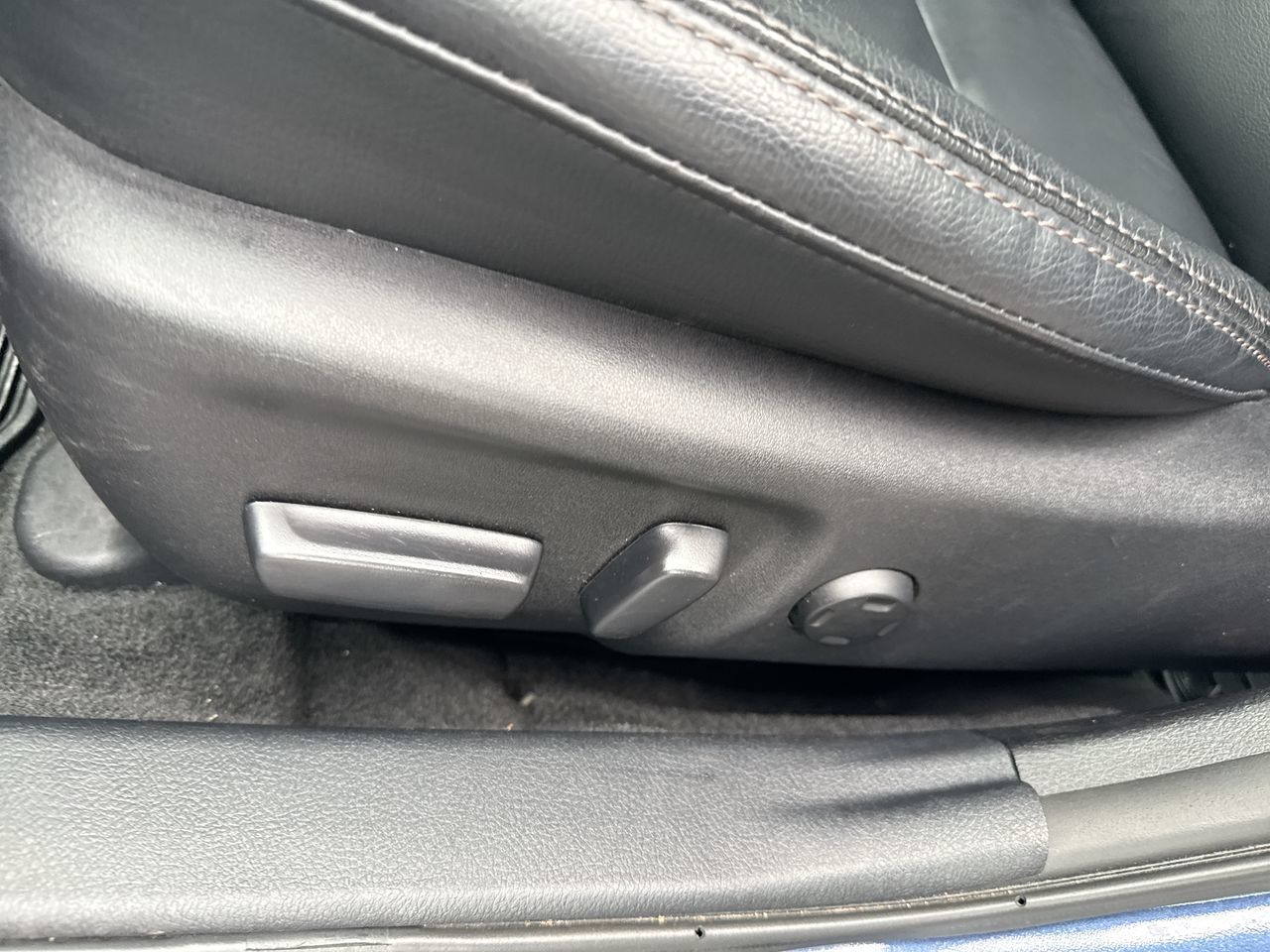 2017 Toyota Avalon in North Vancouver, British Columbia