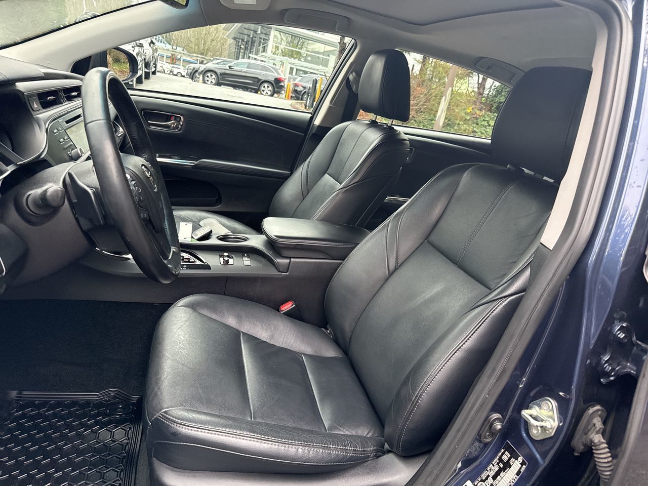 2017 Toyota Avalon in North Vancouver, British Columbia