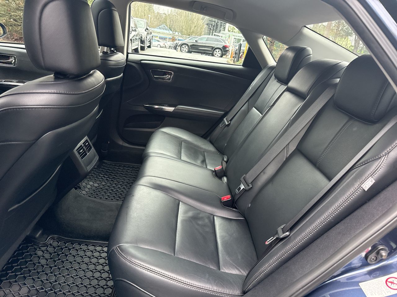 2017 Toyota Avalon in North Vancouver, British Columbia