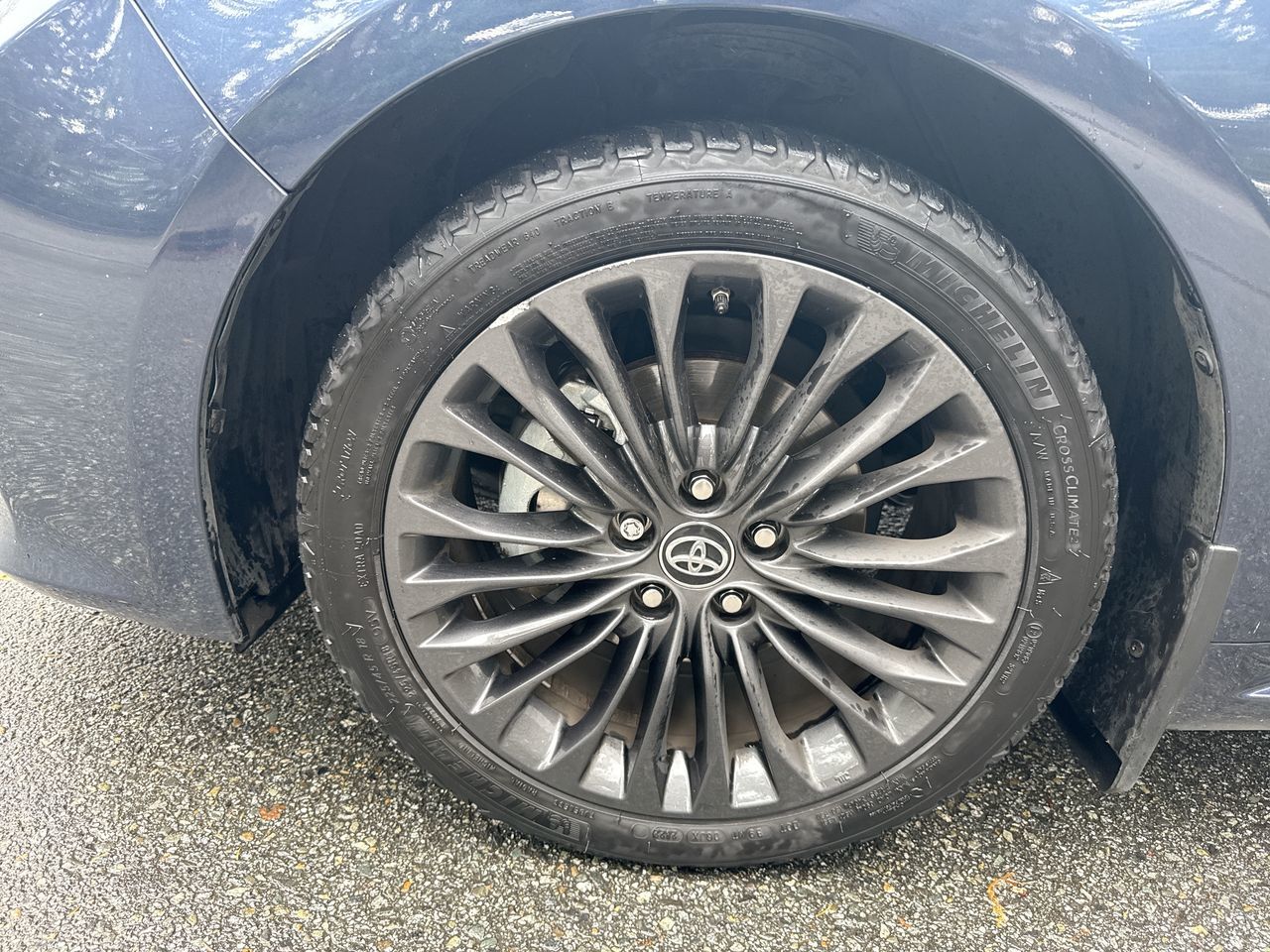 2017 Toyota Avalon in North Vancouver, British Columbia