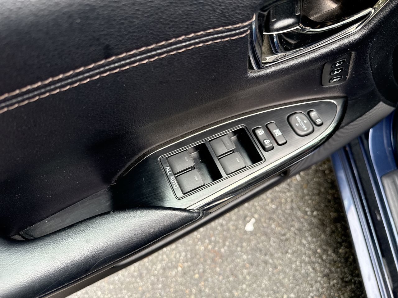 2017 Toyota Avalon in North Vancouver, British Columbia