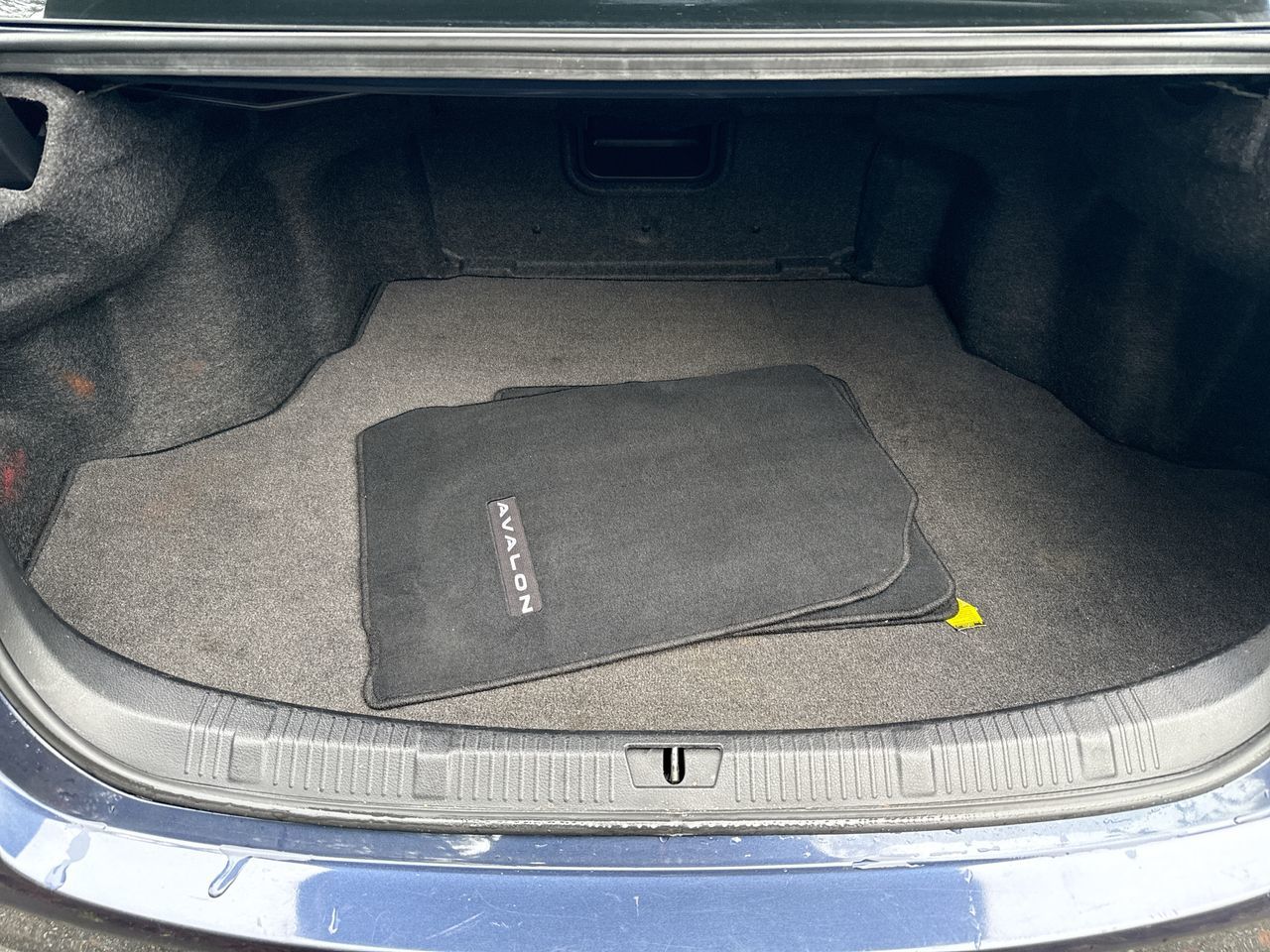 2017 Toyota Avalon in North Vancouver, British Columbia