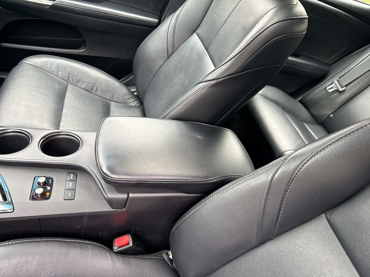 2017 Toyota Avalon in North Vancouver, British Columbia