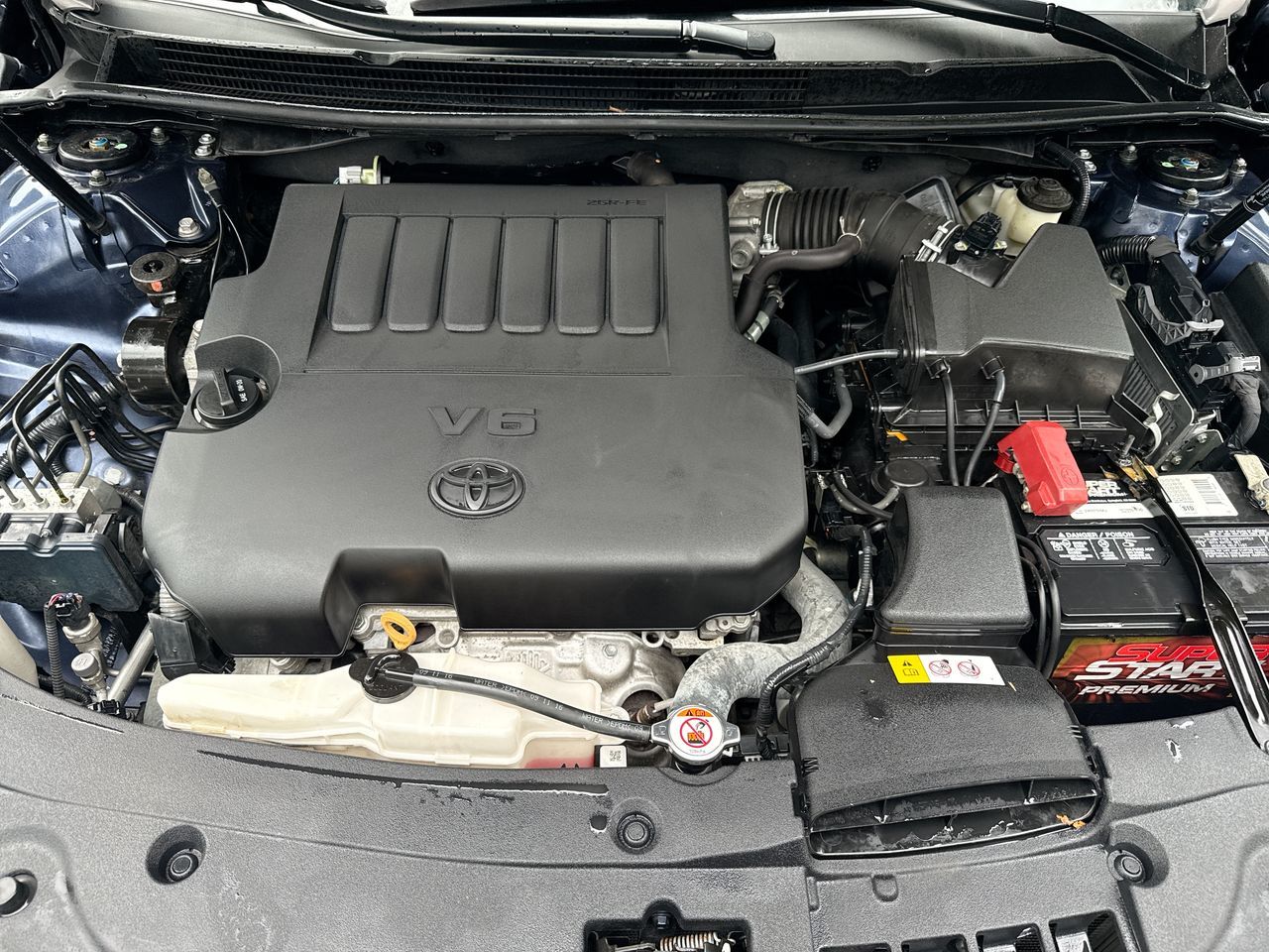 2017 Toyota Avalon in North Vancouver, British Columbia