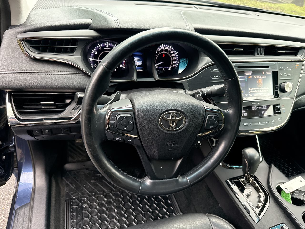 2017 Toyota Avalon in North Vancouver, British Columbia