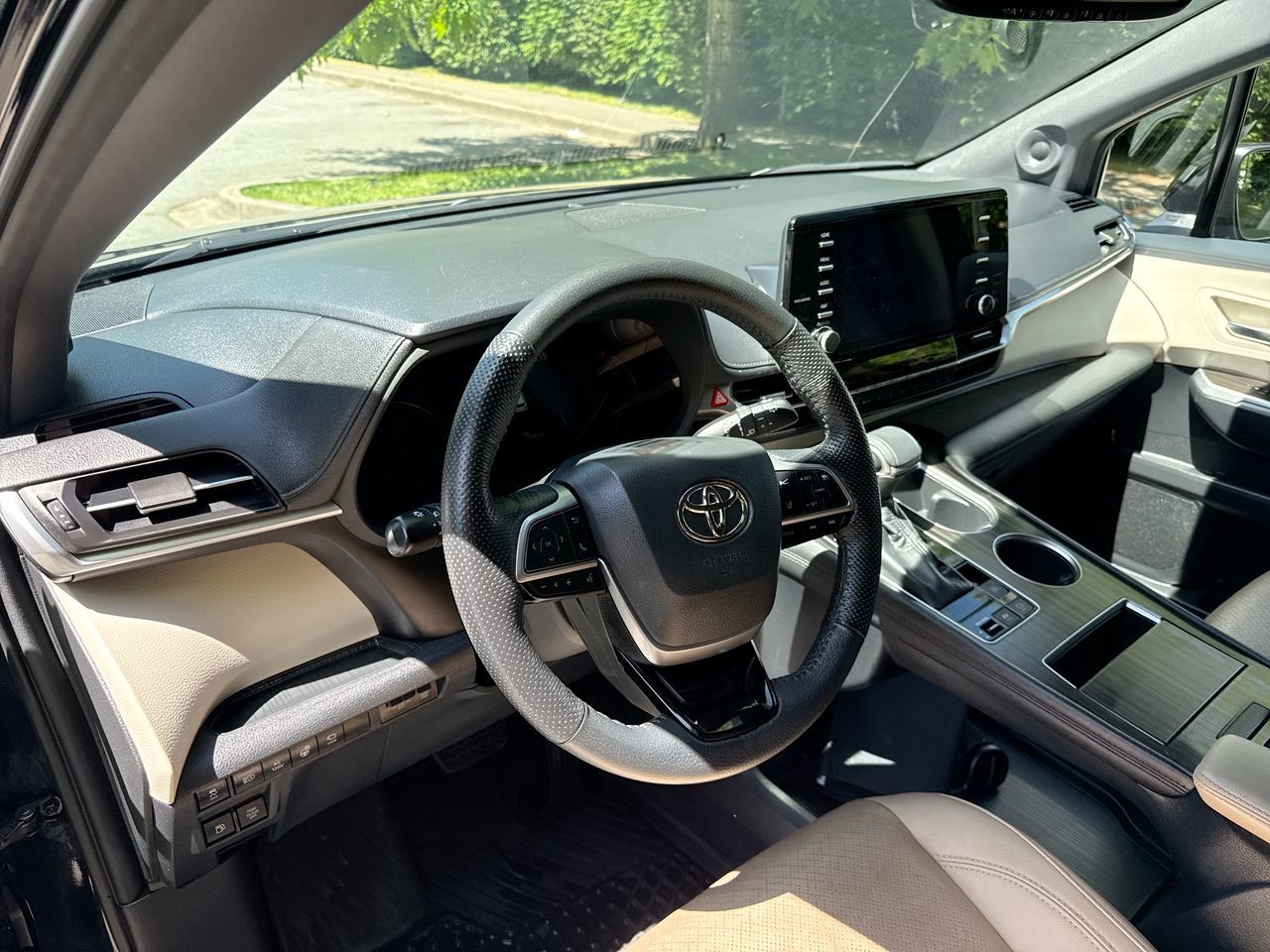 2022 Toyota Sienna Hybrid