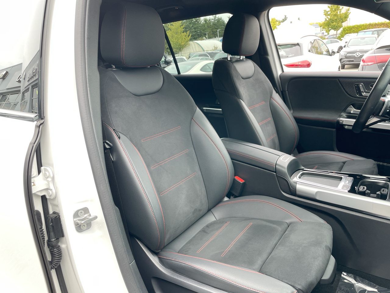 2024 Mercedes-Benz EQB300