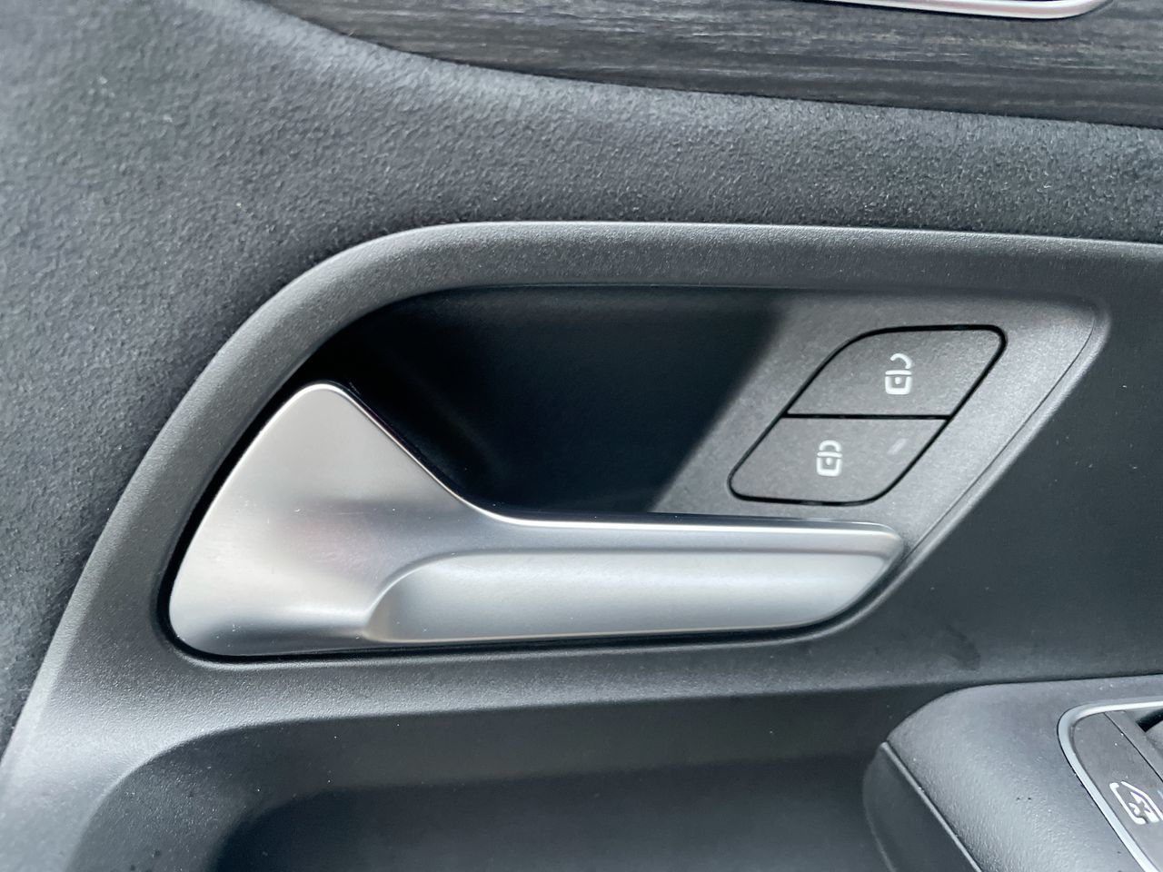 2024 Mercedes-Benz EQB300