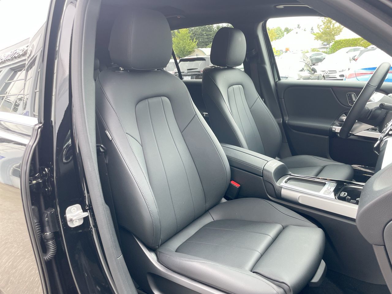 2025 Mercedes-Benz EQB300