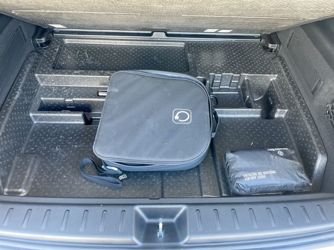 2025 Mercedes-Benz EQB300