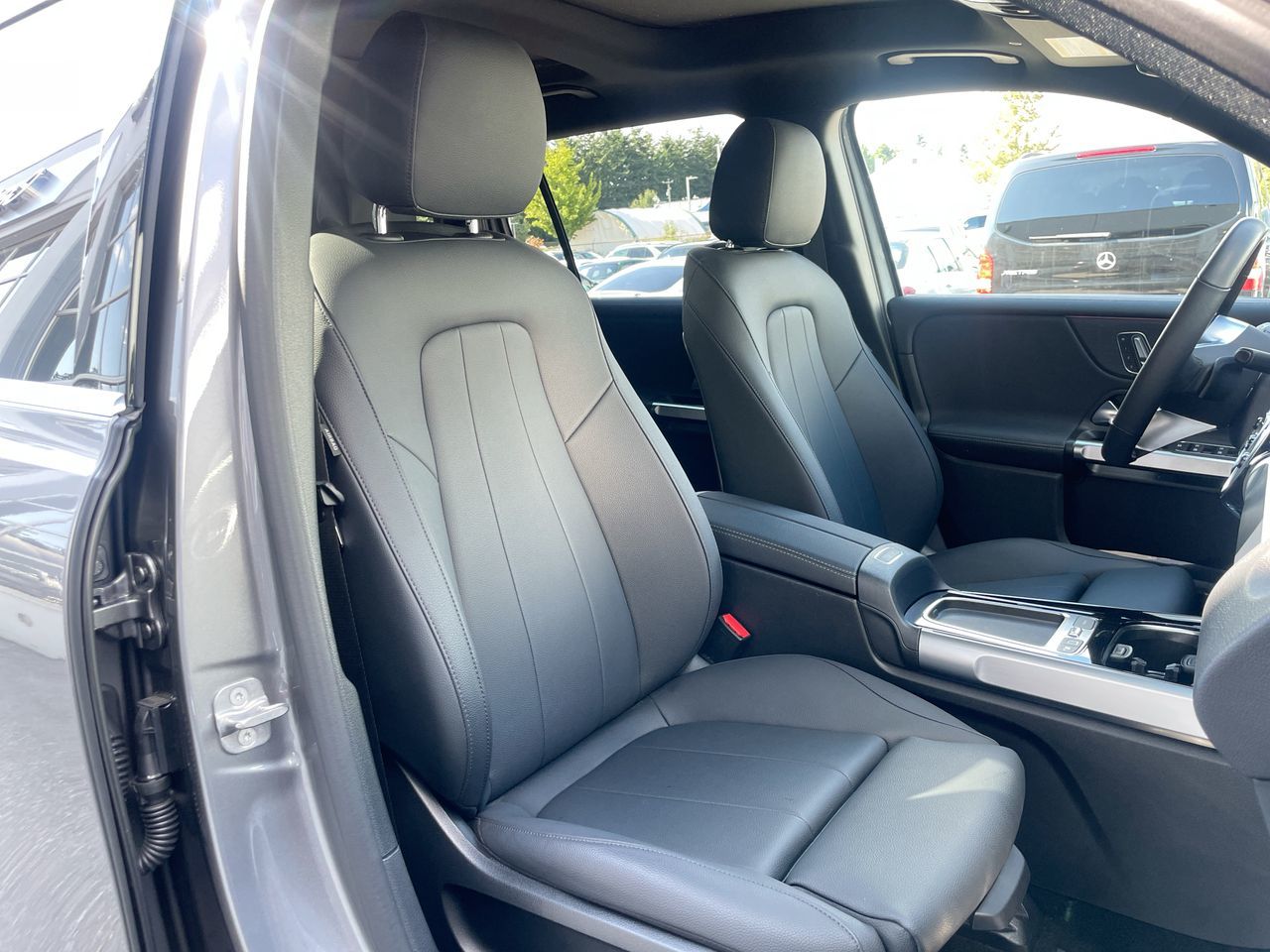 2025 Mercedes-Benz EQB300