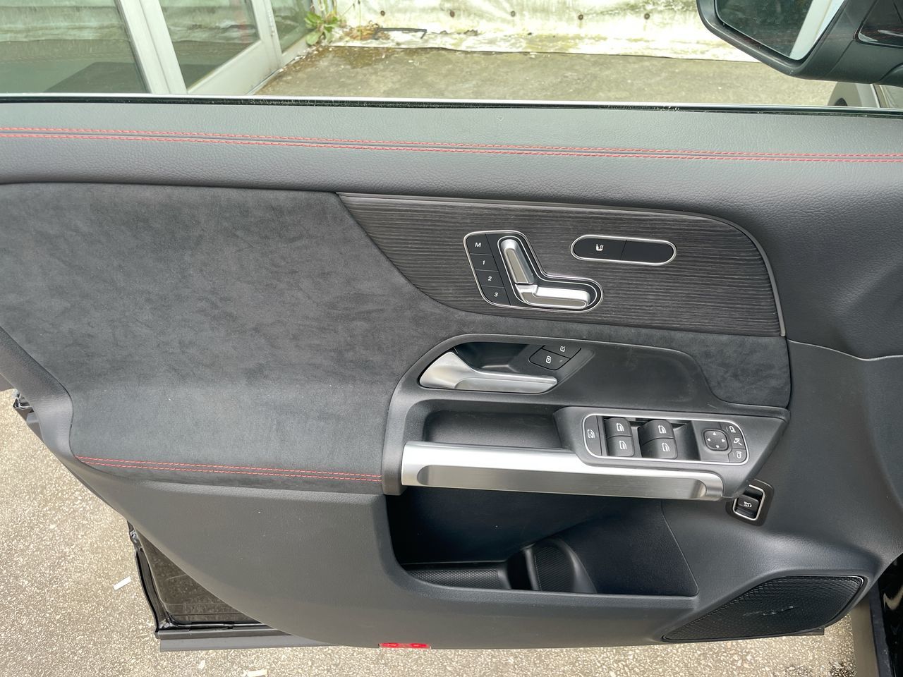 2025 Mercedes-Benz GLB