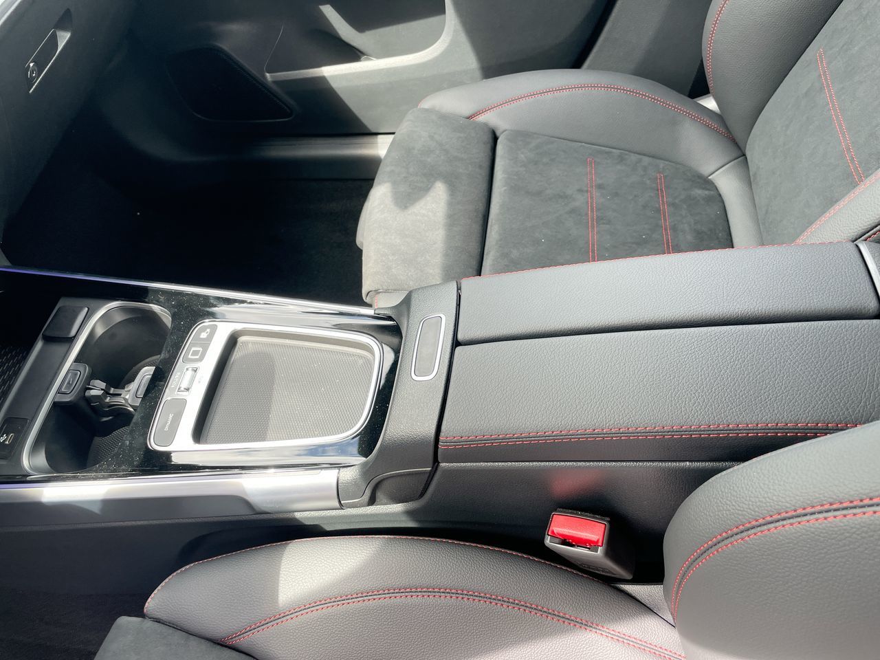 2025 Mercedes-Benz GLB