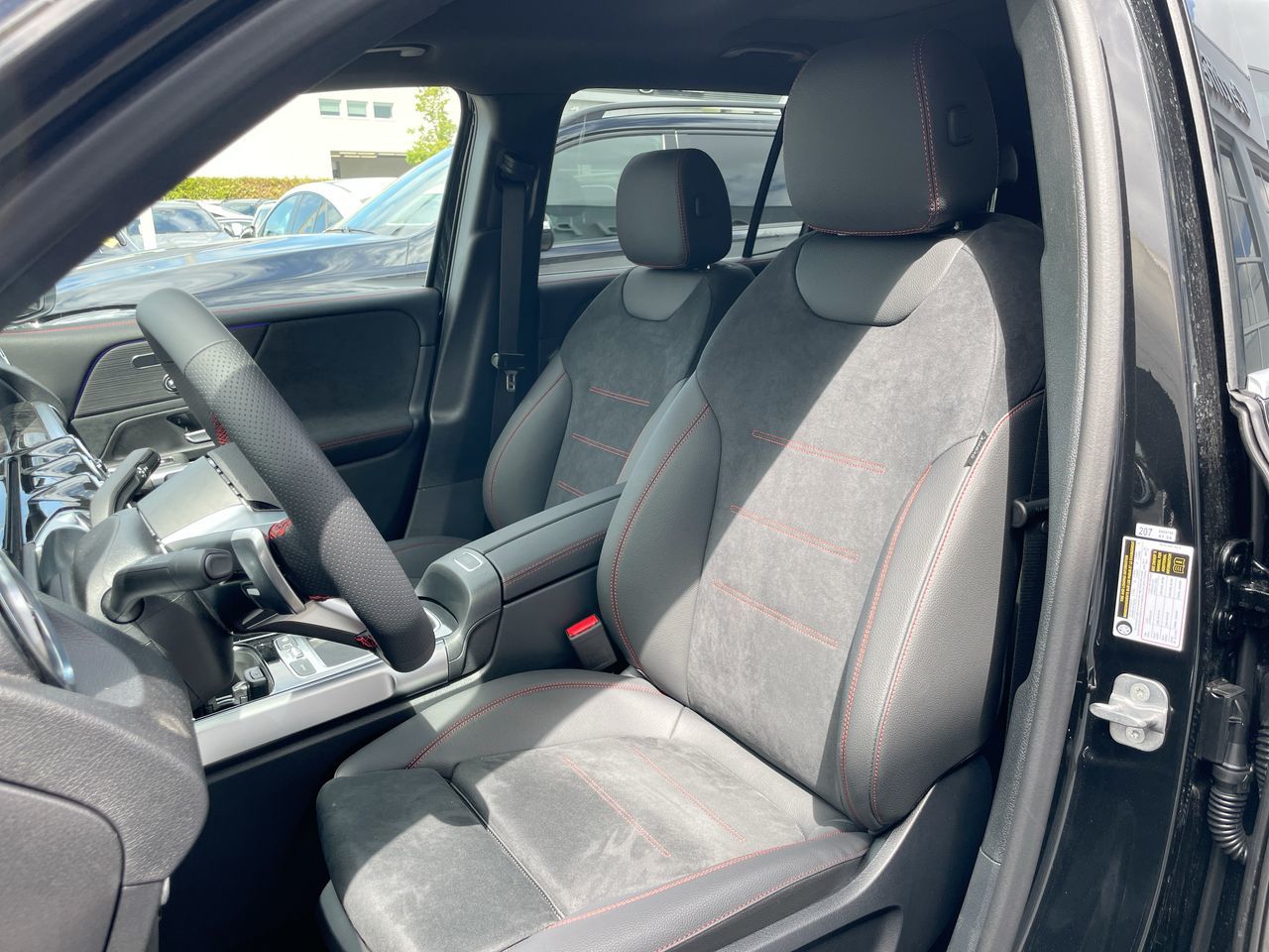 2025 Mercedes-Benz GLB