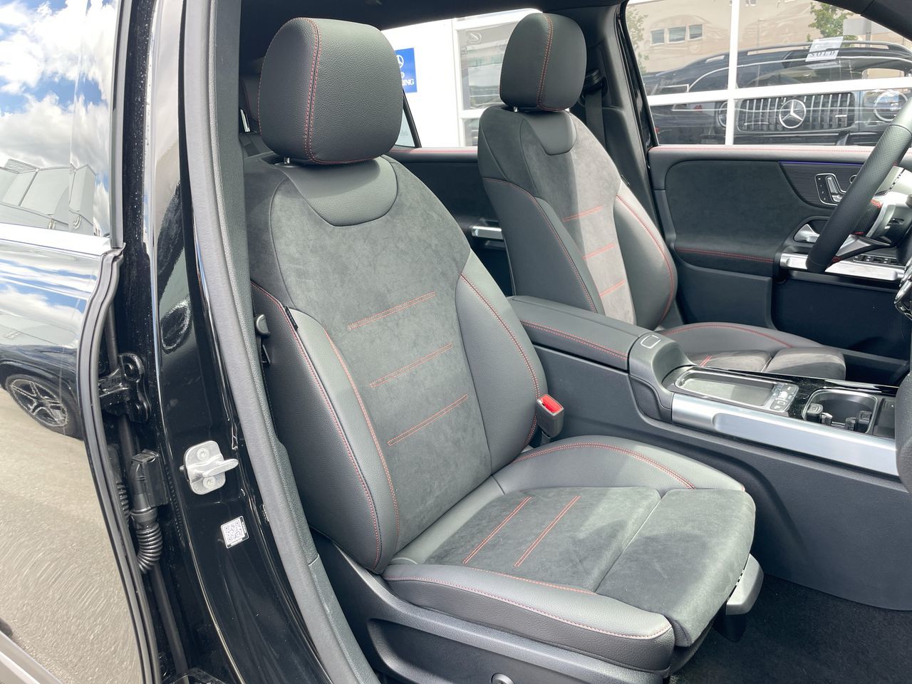 2025 Mercedes-Benz GLB