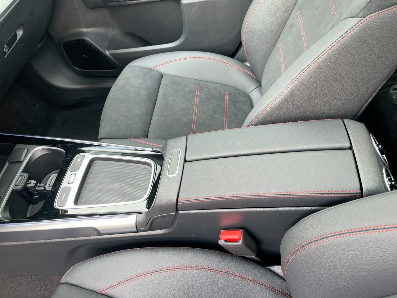 2026 Mercedes-Benz GLB