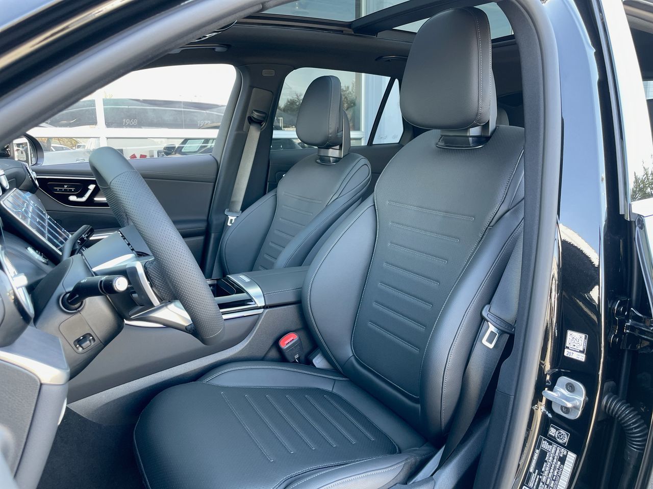 2025 Mercedes-Benz GLC Plug-in Hybrid in Richmond, British Columbia